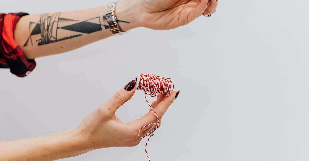 The Beauty of Subtlety: Minimalist Tattoos for Modern Art Enthusiasts